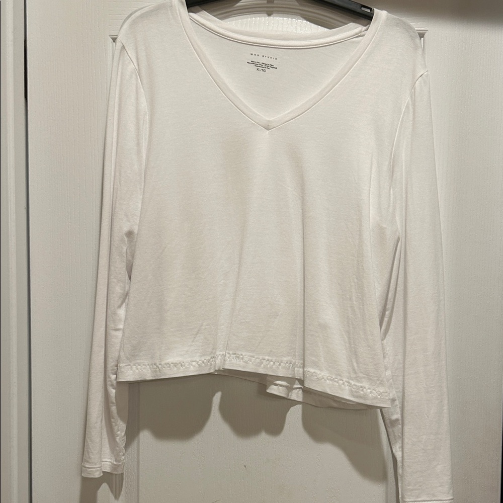 Max Studio White Long Sleeve V-Neck Tee